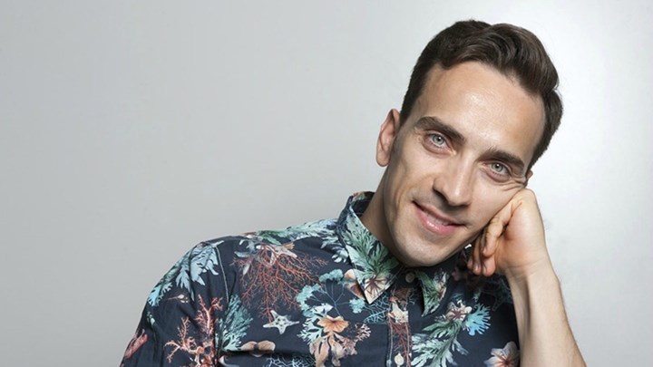 Από τις «Άγριες Μέλισσες» στον «Ήλιο» -και δη σε ερωτικό τρίγωνο- ο Δημήτρης Σαμόλης