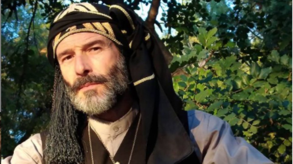 Θανάσης Ευθυμιάδης: Με ποντιακή φορεσιά απαντά στον Τούρκο χάκερ που του έκλεψε τον λογαριασμό στο Instagram