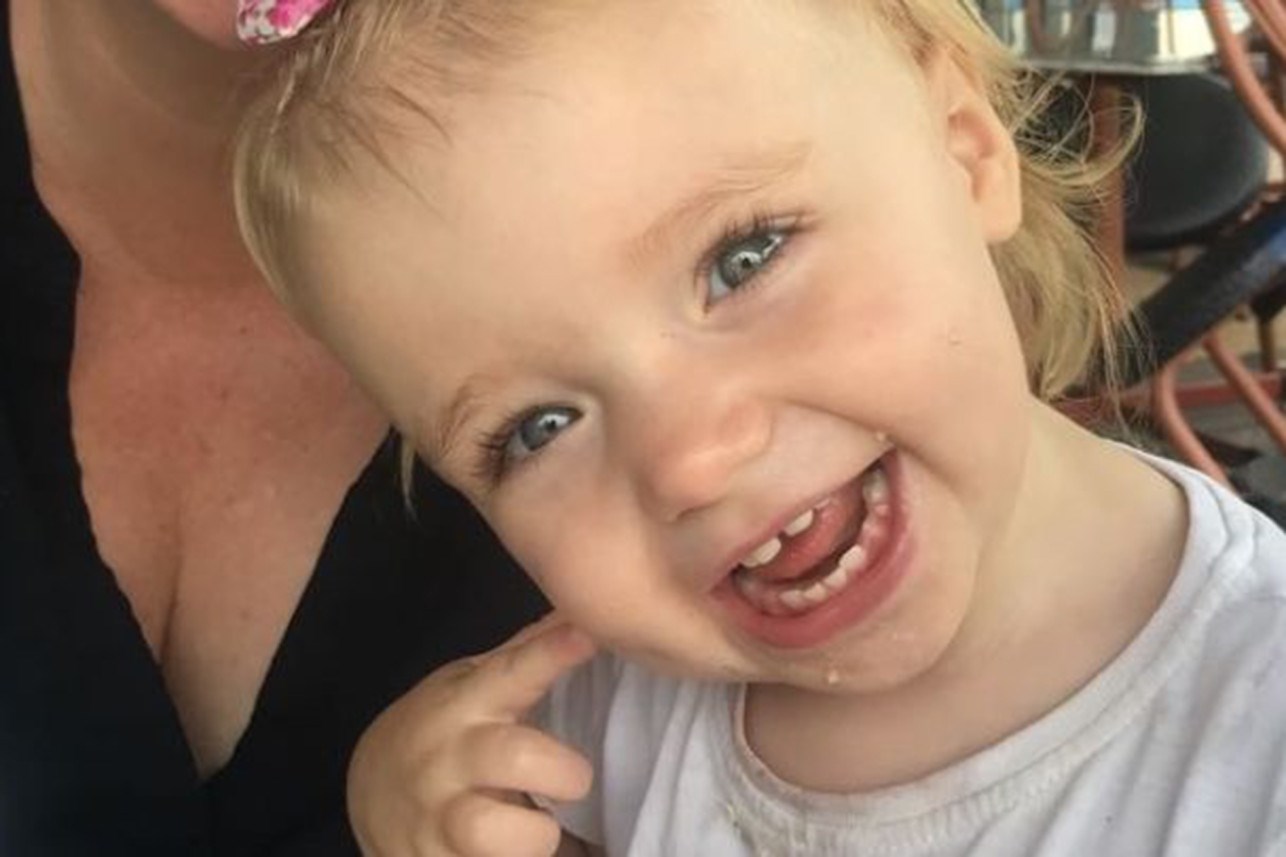 Ξέχασαν τρίχρονο κοριτσάκι στο αυτοκίνητο ενώ έβλεπαν Netflix – Πέθανε από τη ζέστη