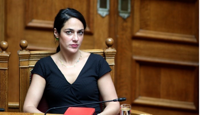 Μιχαηλίδου: Πιστοποιητικά ψυχικής υγείας και από δομές πρωτοβάθμιας υγείας για όσους θέλουν να γίνουν θετοί οι ανάδοχοι γονείς