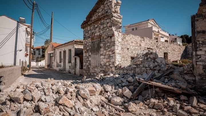 Σεισμός στη Σάμο: Δείτε τα πρώτα δραματικά λεπτά, το τσουνάμι και τις καταστροφές μετά τα 6,7 Ρίχτερ