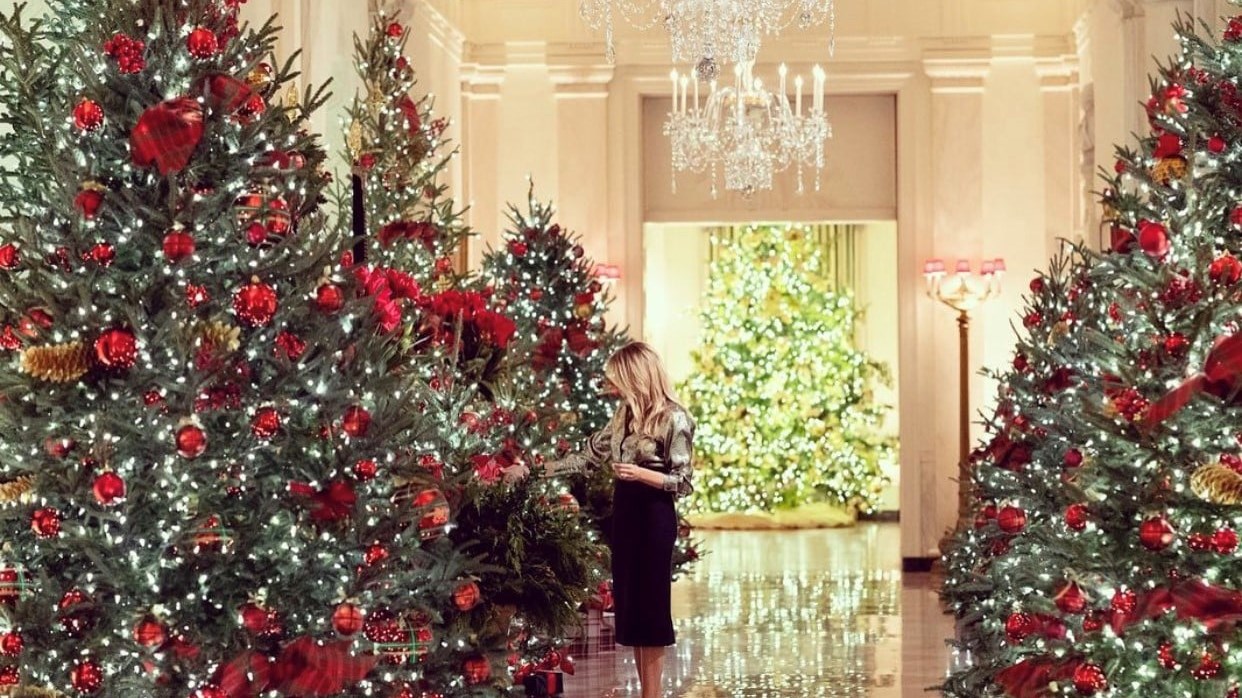 Μελάνια Τραμπ: Ο τελευταίος χριστουγεννιάτικος στολισμός του Λευκού Οίκου με την υπογραφή της- ΦΩΤΟ