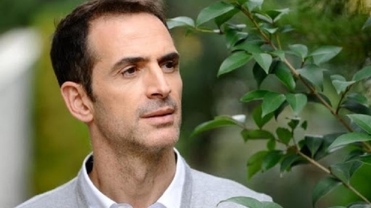 Πένθος για τον Κώστα Κρομμύδα – Πέθανε ο πατέρας του έπειτα από μάχη με τον κορονοϊό