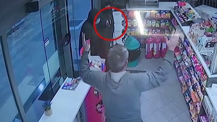 Μπούκαραν με τα όπλα σε βενζινάδικο στη Θεσσαλονίκη – ΒΙΝΤΕΟ