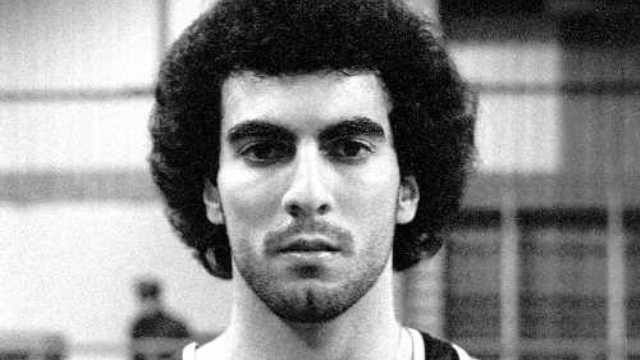Νίκος Γκάλης: Στις 2 Δεκεμβρίου του 1979 το ελληνικό μπάσκετ απέκτησε τον δικό του “Θεό”
