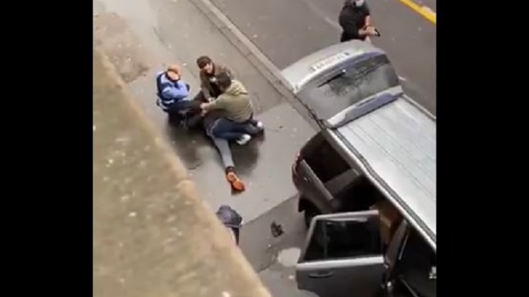 Γερμανία: ΒΙΝΤΕΟ από τη σύλληψη του οδηγού του αυτοκινήτου που έπεσε πάνω σε πεζούς