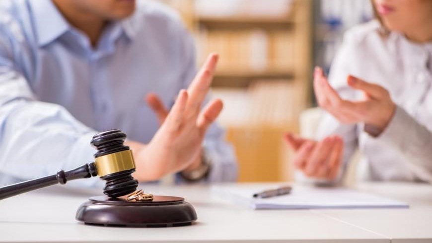 Διαζύγιο: Τι επιπτώσεις έχει στη σωματική και ψυχική υγεία