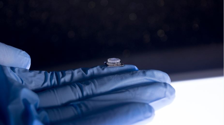 Βρετανία: Μοριακό τεστ κορονοϊού με… τσιπάκι – Η νέα μικροσυσκευή σε μέγεθος νυχιού – ΒΙΝΤΕΟ