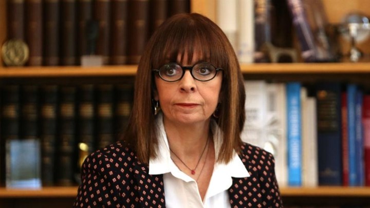 Η Κατερίνα Σακελλαροπούλου αποχαιρετά τον Ζισκάρ ντ’ Εστέν – ΦΩΤΟ