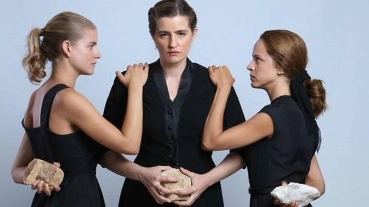 Άγριες Μέλισσες: “Σεισμός” τα Χριστούγεννα – Τι θα γίνει στο γλέντι