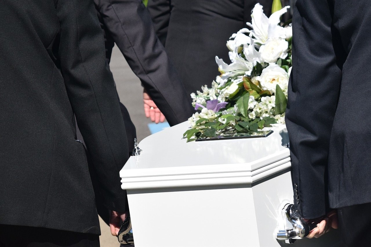 Κωμικοτραγικό περιστατικό σε κηδεία – Απαγόρευσαν την είσοδο στον νεκρό – ΦΩΤΟ – ΒΙΝΤΕΟ