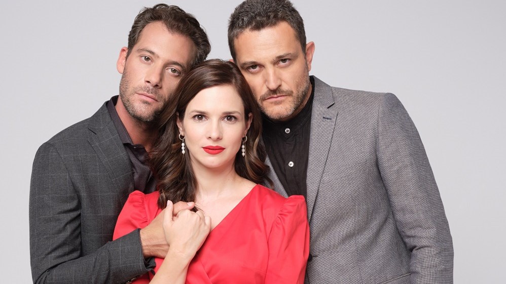 “Ήλιος”: Ο Φίλιππος και η Λήδα είναι μαζί παρά τις αντιδράσεις- Ανατροπές από τη δολοφονία του Ανδρέα