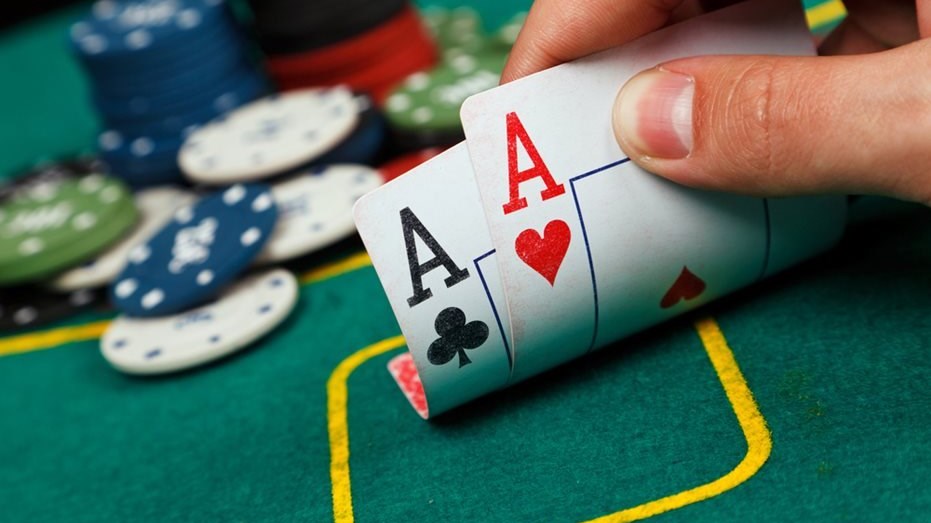 Τι κοινό έχει το πόκερ με τα αινίγματα και την παραπληροφόρηση