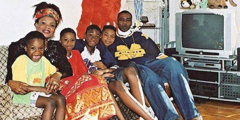 Γιάννης Αντετοκούνμπο: Όταν μοιραζόταν ένα ζευγάρι παπούτσια με τον αδελφό του – Πάτησε σε “αγκάθια” και κατέκτησε την κορυφή