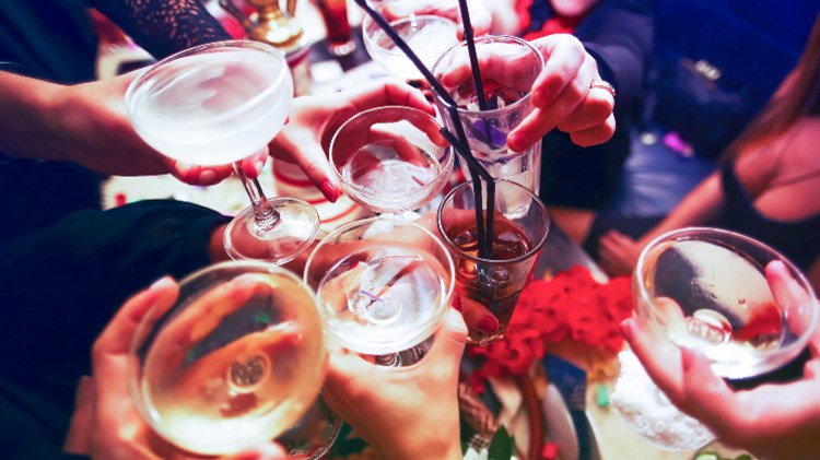 Κορονο-πάρτι γενεθλίων σε ξενοδοχείο της Κρήτης – “Βροχή” τα πρόστιμα