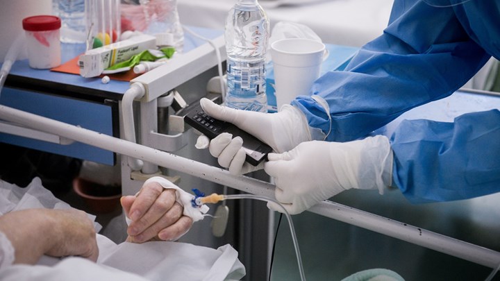 Κορονοϊός: Γιατί τα κρούσματα μειώνονται με αργό ρυθμό – Τι λένε οι ειδικοί