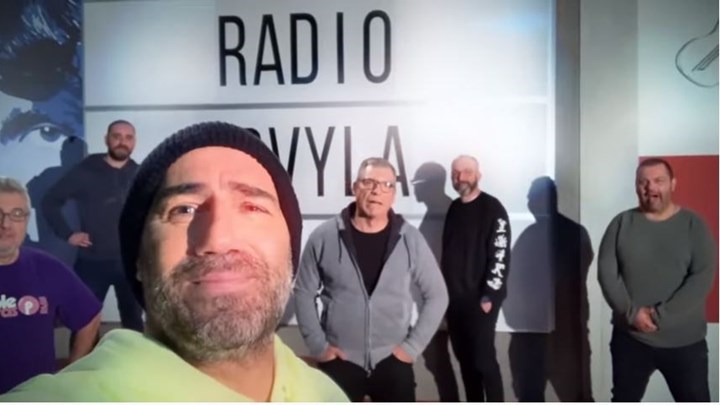 “Ράδιο Αρβύλα”: Επιστροφή ανακοίνωσε ο Κανάκης – Το τρέιλερ της εκπομπής – ΒΙΝΤΕΟ