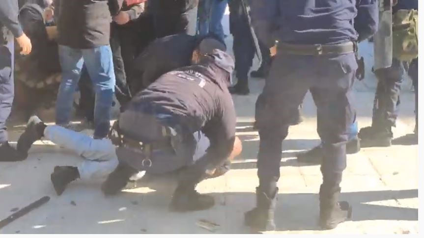 Επέτειος Γρηγορόπουλου: Επεισόδια στα Χανιά – Συγκρούσεις διαδηλωτών με τα ΜΑΤ – ΒΙΝΤΕΟ