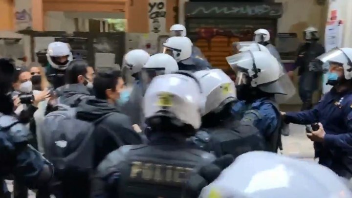 Καταγγελία ΕΦΕ για προπηλακισμούς φωτορεπόρτερ στα Εξάρχεια – ΒΙΝΤΕΟ