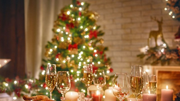 Χριστούγεννα: Πόσα άτομα επιτρέπονται σε σπίτια τις γιορτές