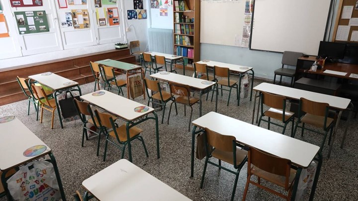 Πέτσας: Γιατί αποφασίστηκε να μην ανοίξουν τα σχολεία πριν από τις γιορτές