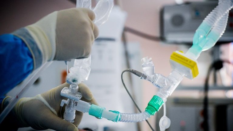 Κορονοϊός: Θρήνος στη Σκύδρα Πέλλας – Μέσα σε λίγες ημέρες πέθαναν γνωστός παιδίατρος και η γυναίκα του