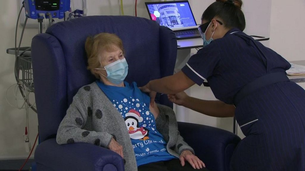 Κορονοϊός – Βρετανία: Μία 90χρονη η πρώτη που έκανε το εμβόλιο – Τι δήλωσε
