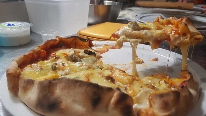 Πίτσα με… 254 τυριά – Ο σεφ που κατέρριψε το ρεκόρ Γκίνες – ΒΙΝΤΕΟ