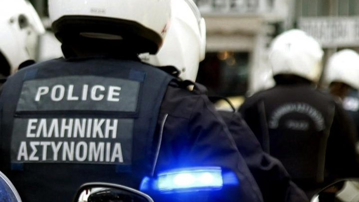 Μεγάλη αστυνομική επιχείρηση για ναρκωτικά στην Αγία Βαρβάρα – 17 συλλήψεις