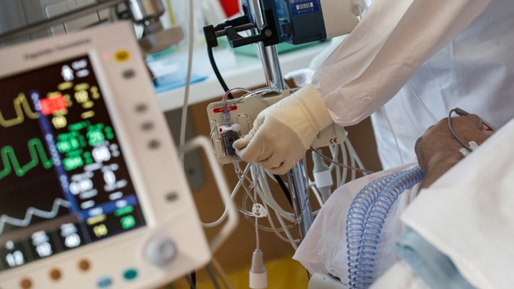 Κορονοϊός: Πέθανε νοσηλευτής του “Παπαγεωργίου” – Το ένατο θύμα μεταξύ των υγειονομικών