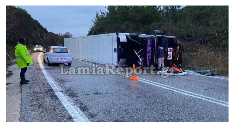 Εκτροπή νταλίκας στο δρόμο Λαμίας – Δομοκού – Έπεσε πάνω της βράχος – ΒΙΝΤΕΟ