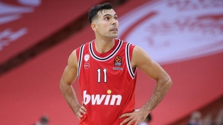 Ερυθρός Αστέρας-Ολυμπιακός 30-16 (10′)