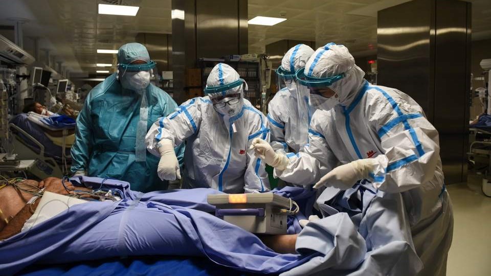 Κορονοϊός: Επταπλάσιος ο κίνδυνος για γιατρούς και νοσηλευτές