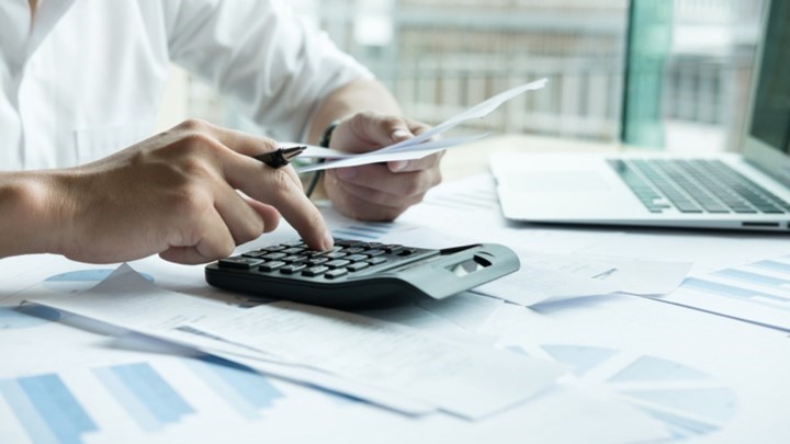 Εξωδικαστική ρύθμιση οφειλών: Πότε θα τεθεί σε ισχύ, ποιους αφορά και πώς θα λειτουργήσει