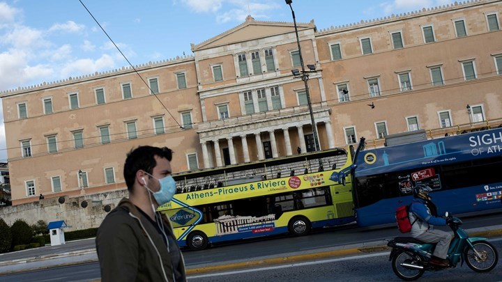 Κορονοϊός: Ενεργά κρούσματα και πληρότητα των ΜΕΘ τρομάζουν τους ειδικούς – Ανησυχία για τη δυτική Αττική