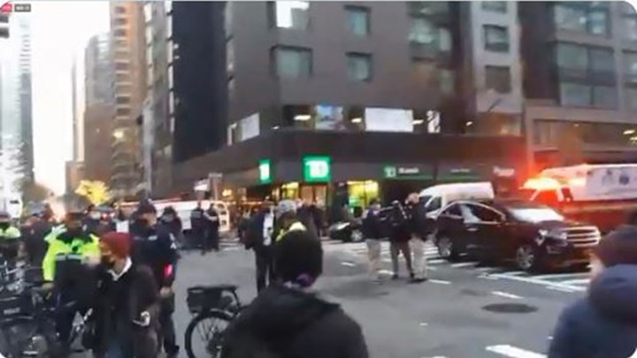 Νέα Υόρκη: Αυτοκίνητο έπεσε πάνω σε διαδηλωτές του Black Lives Matter – Έξι τραυματίες – ΒΙΝΤΕΟ