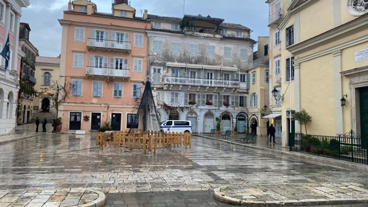 Κορονοϊός – Κέρκυρα: Χωρίς πιστούς και με αστυνομικά μέτρα ο εορτασμός του Αγίου Σπυρίδωνος – ΦΩΤΟ