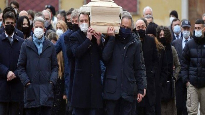 Πάολο Ρόσι: Σε κλίμα οδύνης το τελευταίο “αντίο” στον ήρωα της “Σκουάντρα Ατζούρα” – ΦΩΤΟ