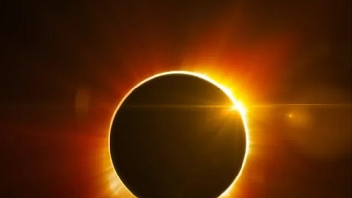 Ολική έκλειψη ηλίου τη Δευτέρα και εντυπωσιακή “βροχή” από πεφταστέρια
