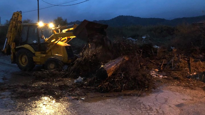 Κακοκαιρία: Μεγάλα προβλήματα στη Λέσβο – Καταστροφές σε καλλιέργειες και το οδικό δίκτυο
