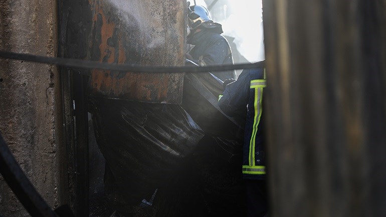 Πάτρα: Ατύχημα με διαρροή χημικής ουσίας σε εργοστάσιο – Απεγκλωβίστηκε εργαζόμενος