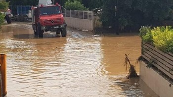 Κρήτη – Κακοκαιρία: Έσωσαν οδηγό που παρασύρθηκε από τα ορμητικά νερά