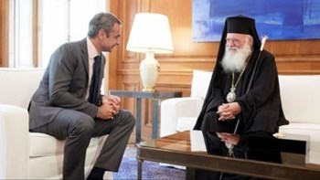 Επικοινωνία Μητσοτάκη-Ιερώνυμου για τη λειτουργία των εκκλησιών στις γιορτές – Σημείο τριβής ο αριθμός των εννέα πιστών