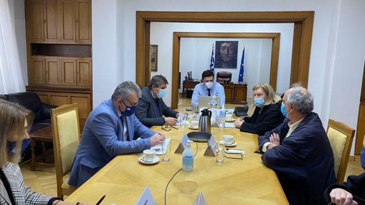 Κορονοϊός: Κικίλιας-Θεοδωρίδου ενημέρωσαν τους εκπροσώπους των κομμάτων για τους εμβολιασμούς