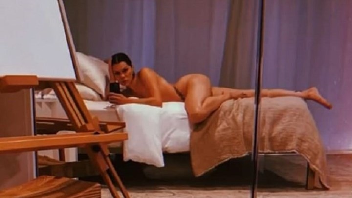 Jessie J: Topless στο κρεβάτι της η popstar – Αφήνει ελάχιστα στη φαντασία – ΦΩΤΟ
