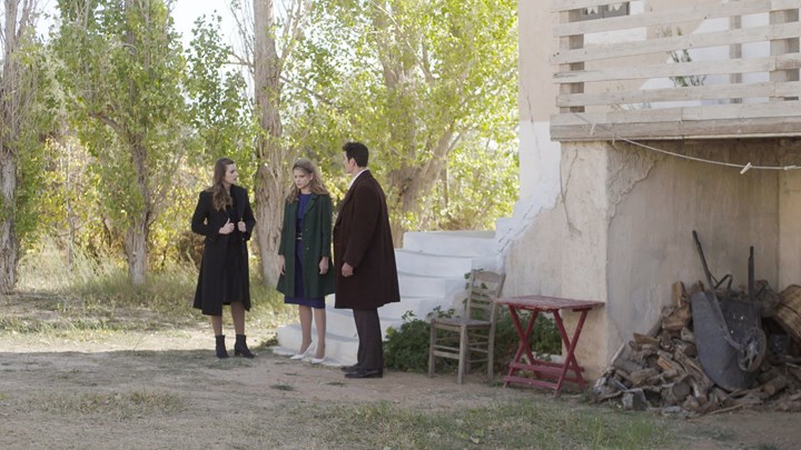 Άγριες Μέλισσες: Σύγκρουση Δρόσως και Μυρσίνης – Θα καταφέρει να την διώξει από το χωριό;