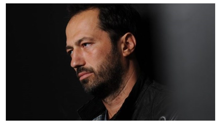 Δημήτρης Σειρηνάκης: Ο ρόλος – έκπληξη του παραγωγού ερωτικών ταινιών σε αστυνομική σειρά