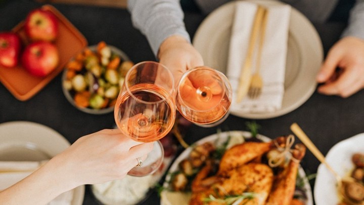 Δραματική έκκληση ΠΟΥ για χρήση μάσκας στις οικογενειακές συγκεντρώσεις – Προειδοποιεί για τρίτο κύμα κορονοϊού