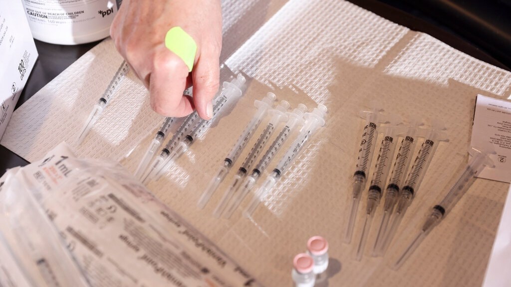 Εμβόλιο Pfizer: Σοβαρή αλλεργική αντίδραση εμφάνισε υγειονομικός υπάλληλος