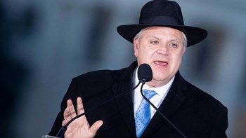 Κορονοϊός – ΗΠΑ: Θετικός ο υπουργός Εσωτερικών – Ποια είναι η κατάσταση της υγείας του